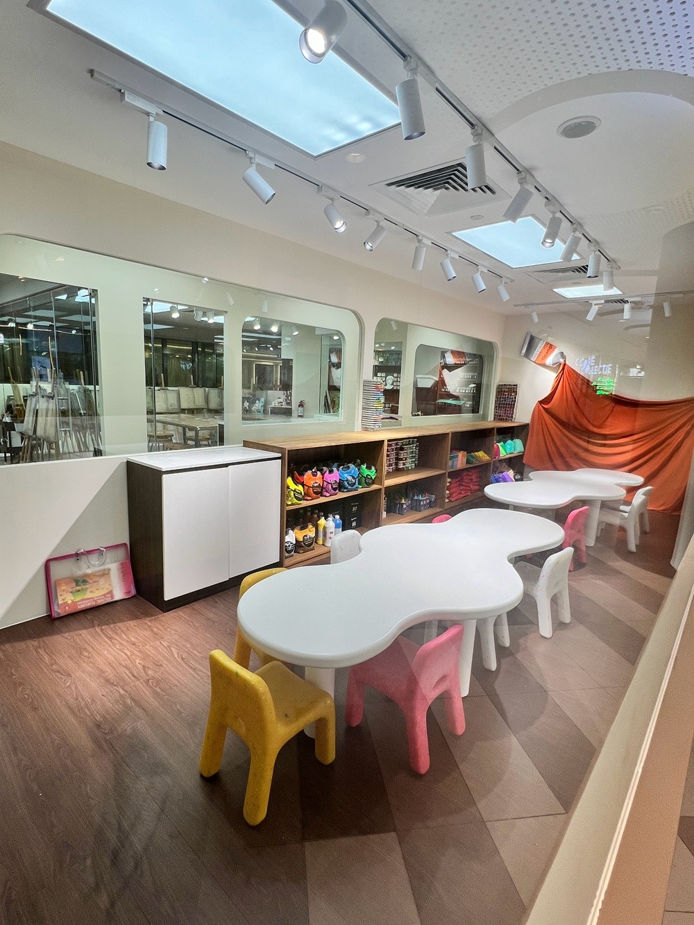 i12 Katong studio environment 2